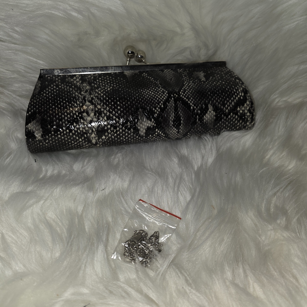 Elegant Black Snake Print Clutch